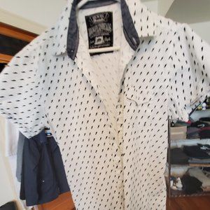 Men's medium Lightning Bolt short sleeve shirt